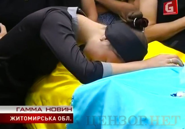 Санінструктор 25 батальйону Київська Русь Юлія Кіріллова: Заплатите мільйон – покажу, - сказав черговий у морзі, коли я шукала тіло свого чоловіка. Якби це зараз відбувалося, я б його так вдарила, що він би ліг поруч із загиблими 05 Санінструктор 25 батальйону Київська Русь Юлія Кіріллова: Заплатите мільйон – покажу, - сказав черговий у морзі, коли я шукала тіло свого чоловіка. Якби це зараз відбувалося, я б його так вдарила, що він би ліг поруч із загиблими 05