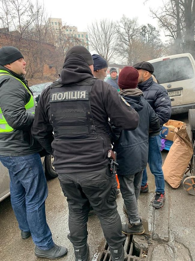 Миграционная служба устроила облаву на нелегалов на выходе из мечети, - Чубаров 01 Миграционная служба устроила облаву на нелегалов на выходе из мечети, - Чубаров 01