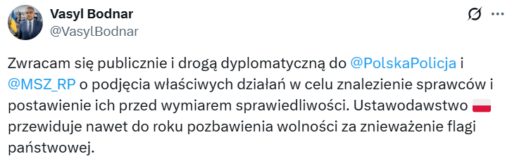 Прапор України зірвали з консульства у Польщі