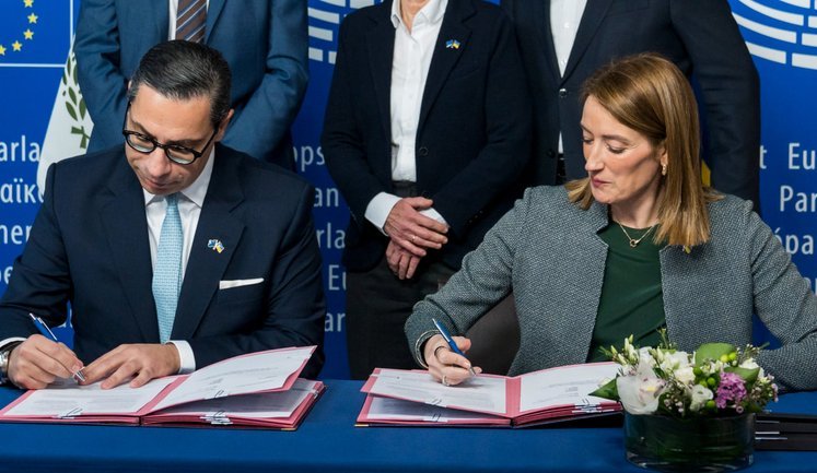 Президентка Європарламенту підписала документи про кредит для України на 90 мільярдів євро