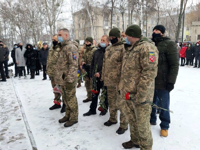 В Сумах открыли мемориальную доску погибшему в зоне ООС командиру 128-й ОГШБр Коростелеву 02 В Сумах открыли мемориальную доску погибшему в зоне ООС командиру 128-й ОГШБр Коростелеву 02