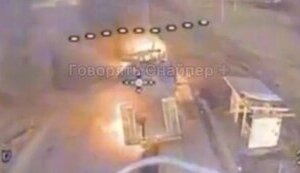Drones destroyed Russian tank that occupiers were transporting on lowboy trailer. VIDEO