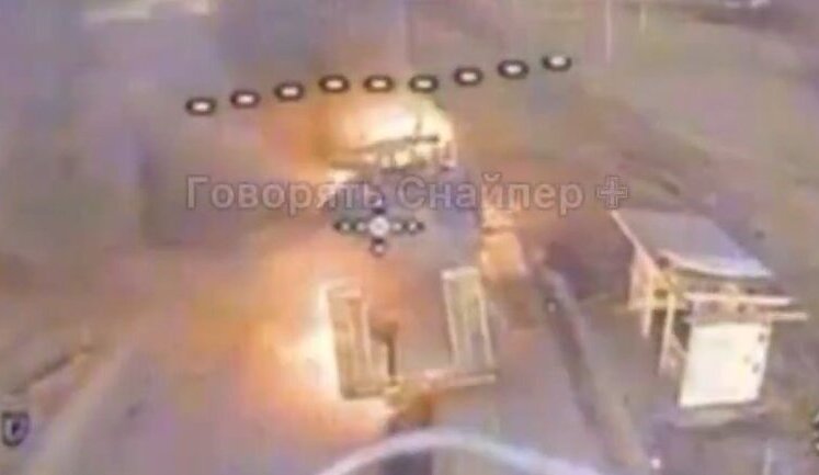 Drones destroyed Russian tank that occupiers were transporting on lowboy trailer. VIDEO