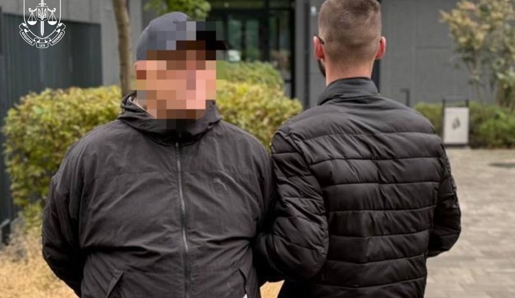 Задержан мужчина, который хвастался связями в Минобороны и требовал $15 тыс. за перевод военного в тыл, - Офис генпрокурора. ФОТОРЕПОРТАЖ