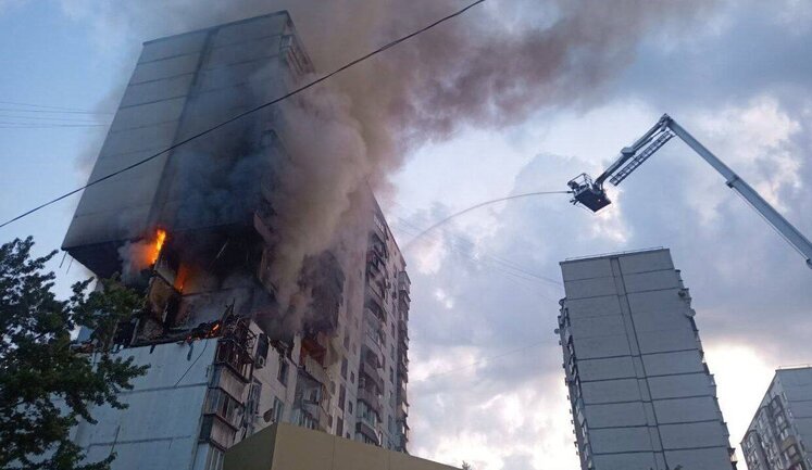 У Києві стався вибух у 16-поверховому житловому будинку. ФОТОрепортаж