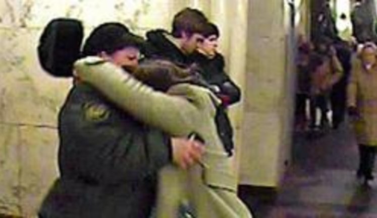 В России "господа полицейские" не оценили "лобзание мусоров": "С#ка, тебе въеб#ть, да?..."