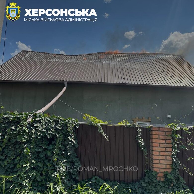 Російські загарбники обстріляли селище на Херсонщині