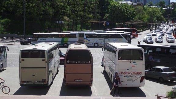 Автоперевозчики протестуют в центре Киева, требуют возобновления междугородних перевозок (обновлено) 08