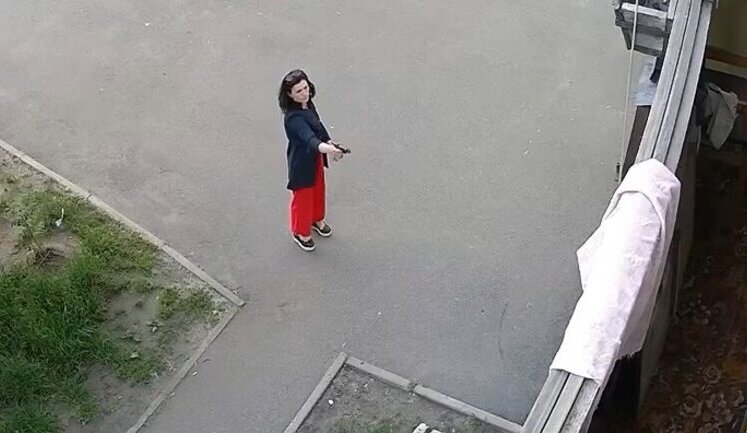 Жінка відкрила стрілянину по багатоповерхівці у Дніпровському районі Києва: поліція розшукує порушницю. ВІДЕО+ФОТО