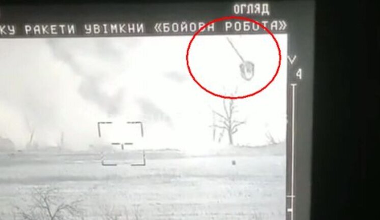 Tower of Russian T-90M tank was demolished after attack by Ukrainian soldiers. VIDEO