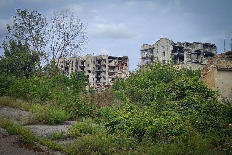 Нацгвардієць, позивний Бона: У Серебрянському лісі росіяни скидали на наші позиції з дронів сльозогінний газ в аерозолях, з яких він розпилювався 07