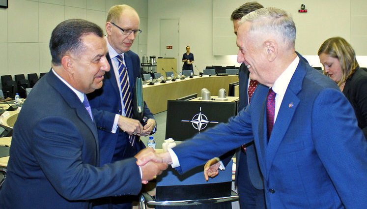 Успішне проведення оборонної реформи в Україні безпосередньо пов'язане з безпекою США і країн НАТО, - Меттіс. ФОТО