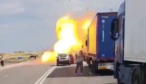 Ukrainian FP-2 kamikaze drone struck cluster of enemy lorries near "Chonhar" checkpoint. VIDEO