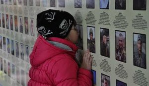 Ко Дню матери на Михайловской площади прошла панихида по погибшим в АТО. ФОТОрепортаж