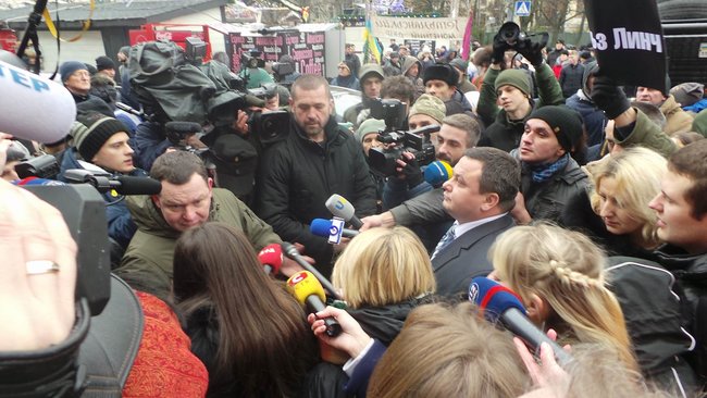 Чарльз Лінч: учасники мітингу в Києві вимагають розслідувати вбивство Ноздровської в найкоротші терміни 18
