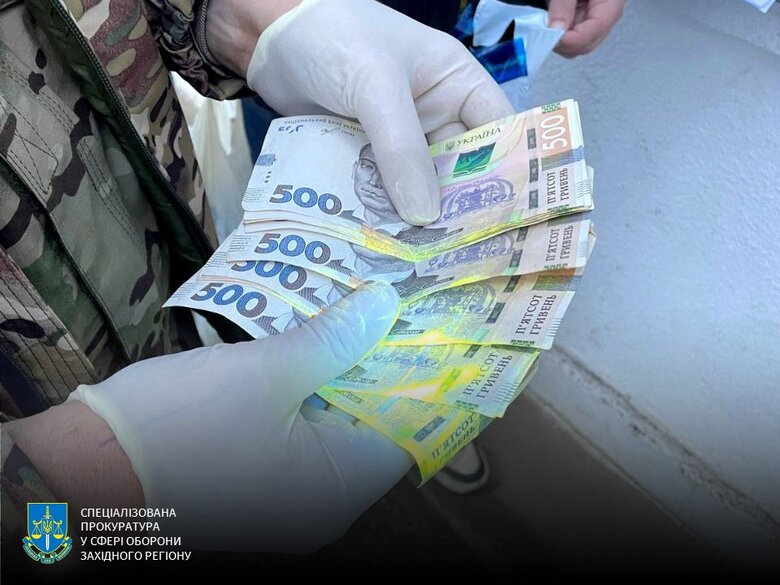 Лікарі батько та син допомагали уникнути мобілізації