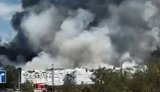 Палаючий склад Ozon у Самарській області після атаки СБС ударними дронами. ВIДЕО