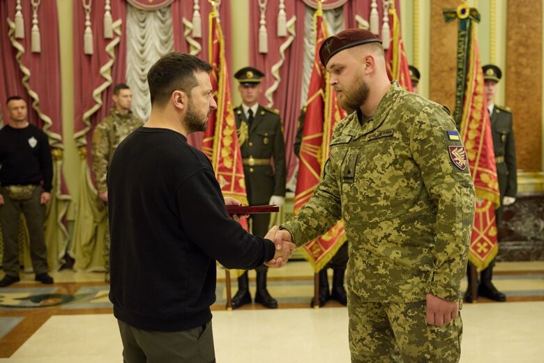 Zelenskyy presents state awards on occasion of Day of Airborne Assault Forces 12 Zelenskyy presents state awards on occasion of Day of Airborne Assault Forces 12