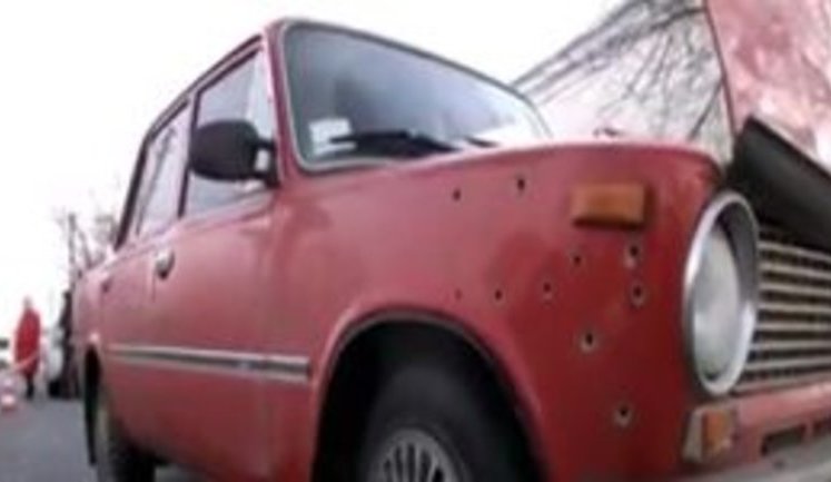 "Don’t try to ram it! Block the road! We drive it towards you!!!" - Dnipro City police use firearms to apprehend carjacker. VIDEO