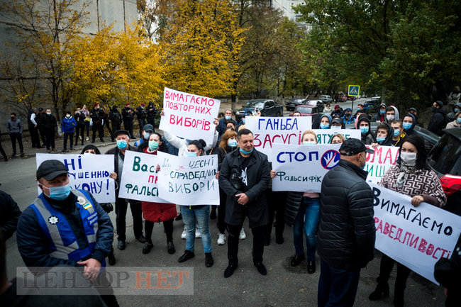 Выборы в Васильковской ОТГ на Киевщине: суд рассматривает иск Слуги народа о признании результатов недействительными, люди протестуют 03