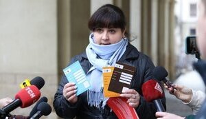 Такі перепустки, як на відео з подарунком від начальника патрульної поліції Пилипенка, уже два роки не дійсні, - міськрада. ВIДЕО