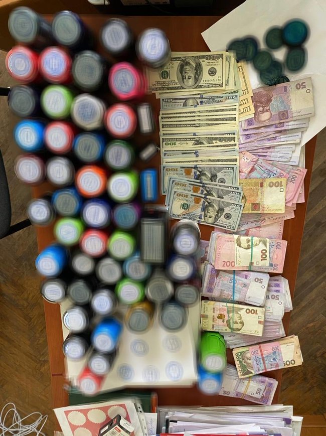 ГФС сообщила подробности дела, в рамках которого проводила обыск у соседей Кличко: речь о контрабанде топлива из РФ и Беларуси более чем на 100 млн грн 05