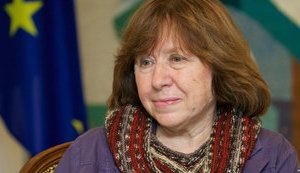 Алексиевич призвала Лукашенко уйти в отставку