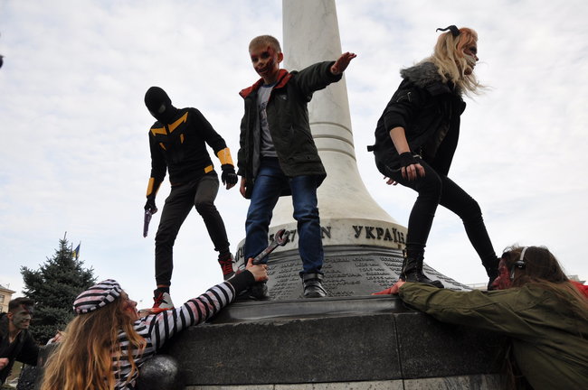 Парад зомби прошел в центре Киева 31