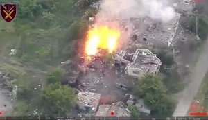 Our paratroopers destroyed 2 guns, ammo depot, and mortar of Russian invaders. VIDEO