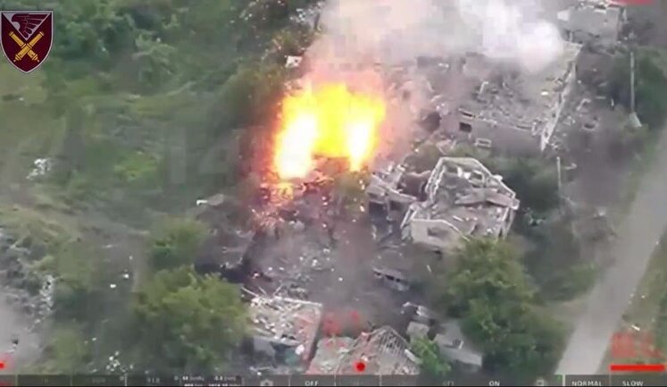 Our paratroopers destroyed 2 guns, ammo depot, and mortar of Russian invaders. VIDEO
