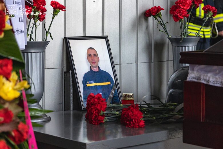 похорон рятувальників в Харкові
