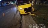 20-річний водій маршрутки не впорався з керуванням і врізався в дерево в Миколаєві: постраждали четверо пасажирів. ФОТОрепортаж