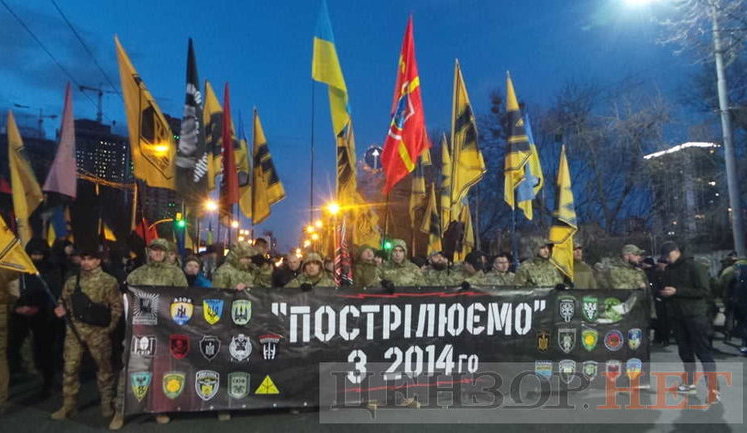 Марш українських добровольців відбувається у Києві. ВІДЕО+ФОТОрепортаж