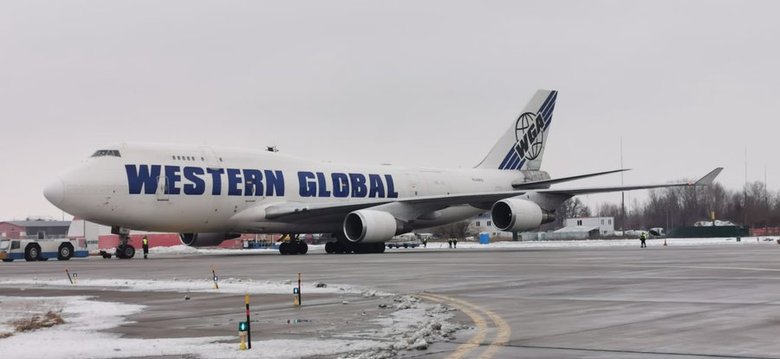 Seventh U.S. plane with military aid arrives in Ukraine 01