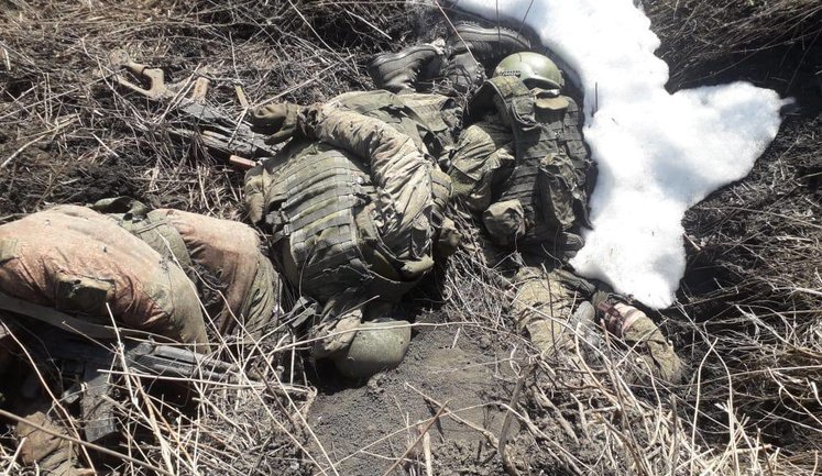 Трупи російських солдатів без ознак насильницької смерті виявлені на Харківщині. ФОТОрепортаж