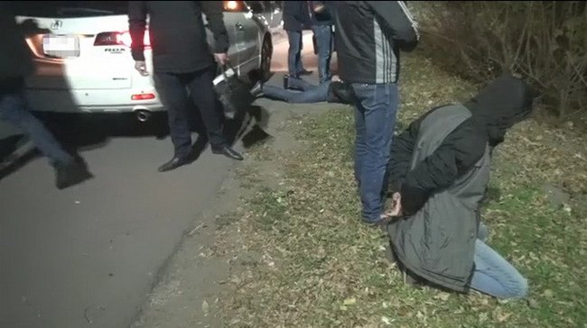 СБУ разоблачила банду вымогателей, состоявшую из бывших и действующих сотрудников полиции 02