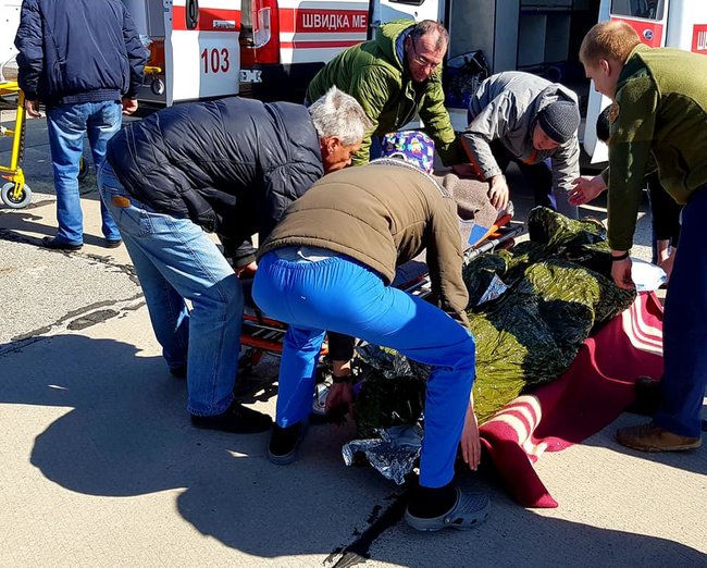До Одеського військового госпіталю авіацією доставлено 10 поранених військовослужбовців, 1 з них у реанімації у важкому стані, - волонтер Танцюра 04