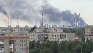 Беспилотники атакуют Омский НПЗ, слышны взрывы, - росСМИ. ВИДЕО
