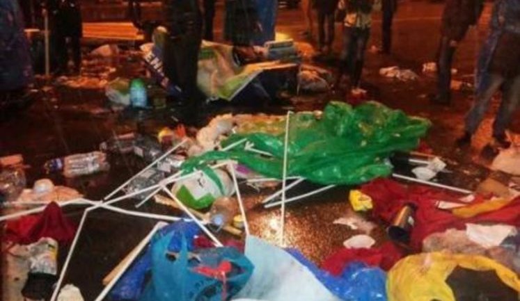 Под Нацбанком подрались милиция и протестующие - валютные заемщики. ФОТОрепортаж+ВИДЕО