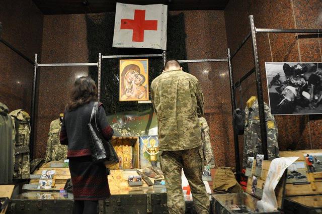 Виставка "Український Схід", присвячена АТО, відкрилася в Нацмузеї історії України у Другій світовій війні 28 Виставка "Український Схід", присвячена АТО, відкрилася в Нацмузеї історії України у Другій світовій війні 28