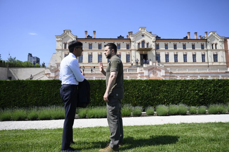 Zelensky met with Sunak in Moldova 01