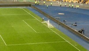 Киевское "Динамо" выиграло Кубок Украины, победив "Шахтер" со счетом 5-4 в серии пенальти. После матча болельщики массово выбежали на поле и сломали ворота. ФОТО