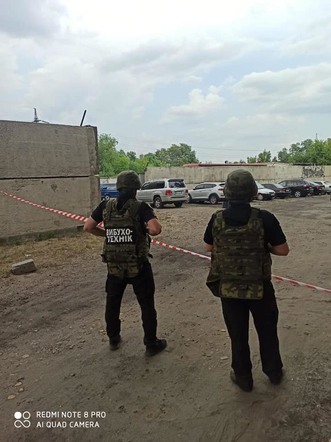 У службовий автомобіль СБУ на Луганщині підклали вибухівку 01