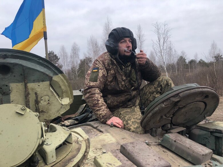 Танкіст Павло Філик: На один наш танк було чотири їхні. Це стандартна ситуація. Було й таке, що одним танком виходили на вісім-десять російських 04