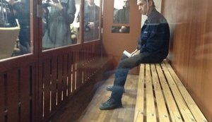 Суд избирает меру пресечения захватившему вчера заложников в здании "Укрпочты" Безуху. ФОТО