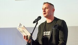 Жадан должен держать в руках Нобелевский диплом, а не винтовку, – историк Снайдер