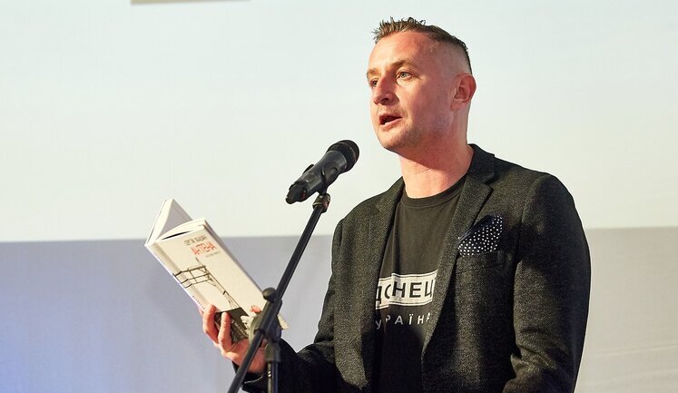 Жадан должен держать в руках Нобелевский диплом, а не винтовку, – историк Снайдер