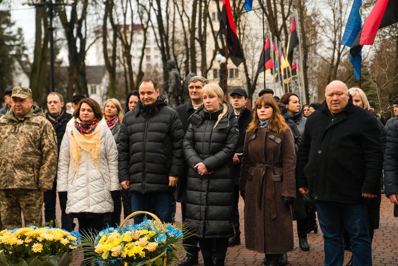 Дзвін Пам’яті загиблих воїнів відкрили в Івано-Франківську 02