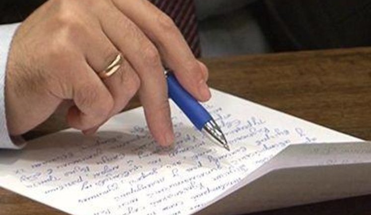Табачник написал диктант. Почти без ошибок. ВИДЕО.