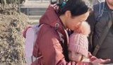 В дитини від кімнати залишилась просто яма, пощастило, що її там не було, - мешканка столичного будинку, в який влучив снаряд. ВIДЕО
